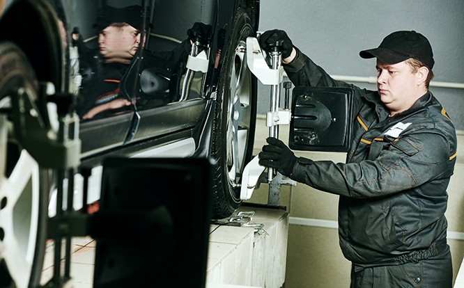 Mechanic-Adjusting-Alignment-Machine